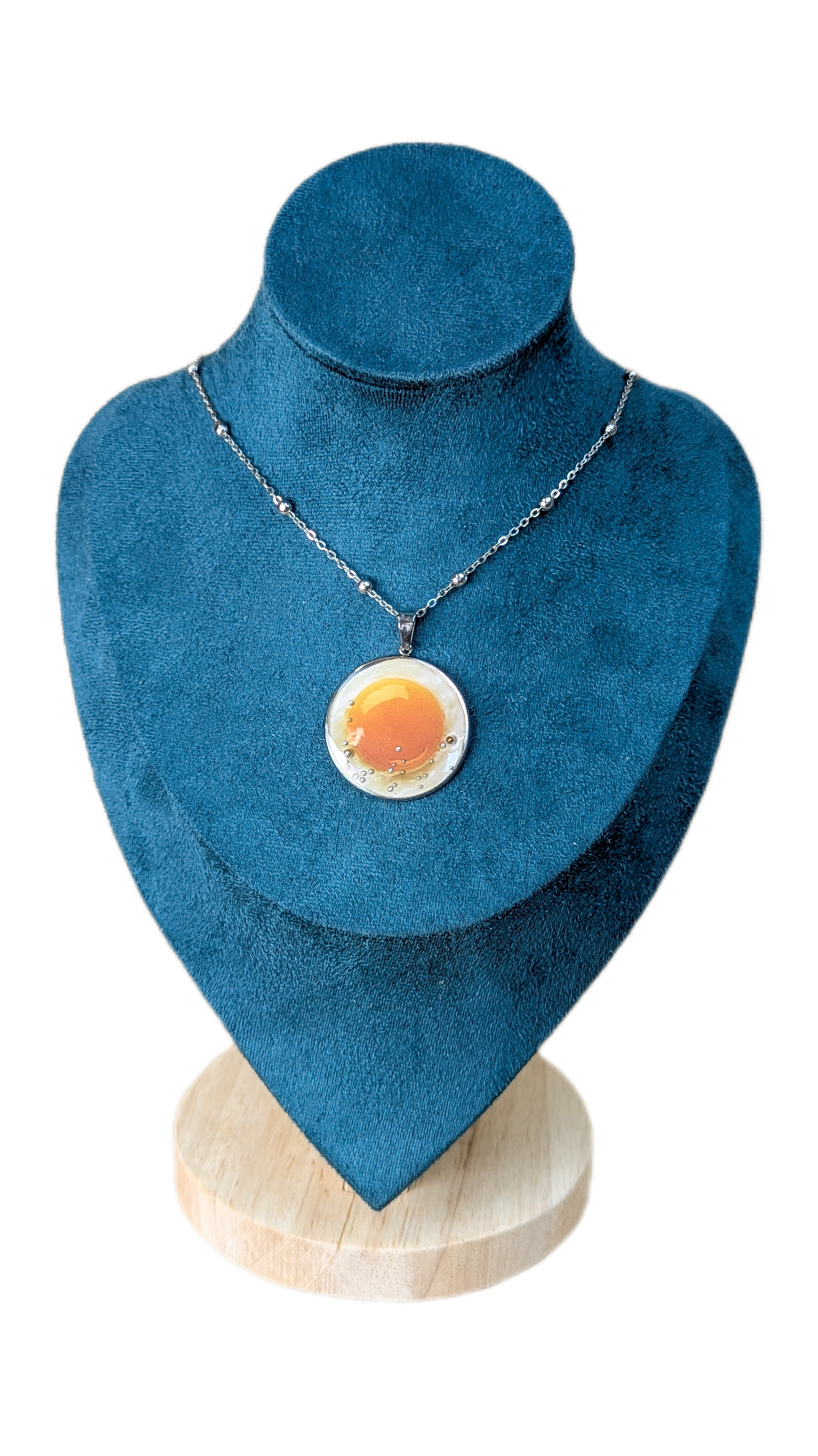 Collier Qui de L’œuf ou de La poule ?