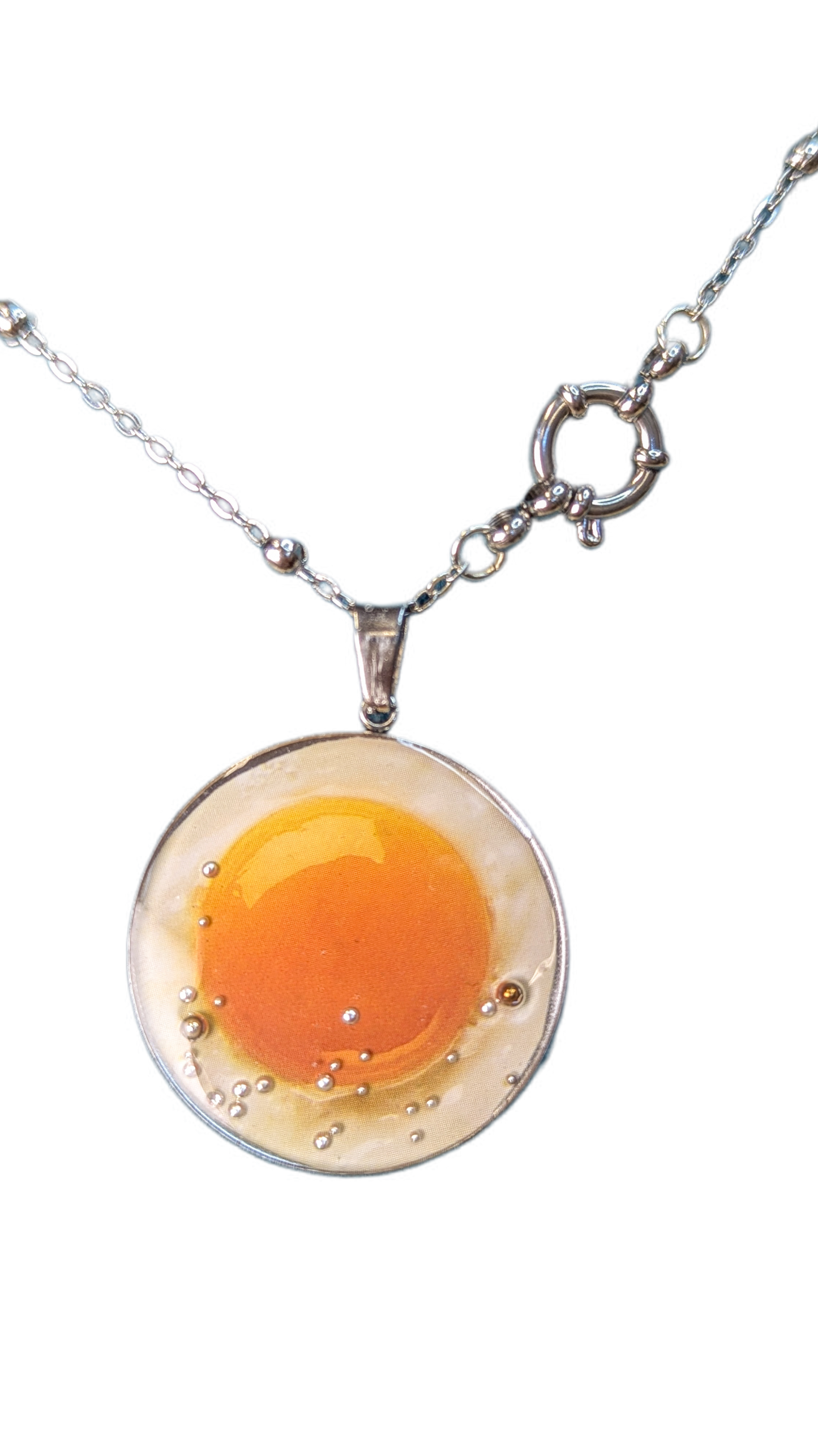 Collier Qui de L’œuf ou de La poule ?