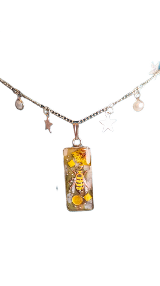 Collier Queen Bee is Shinny