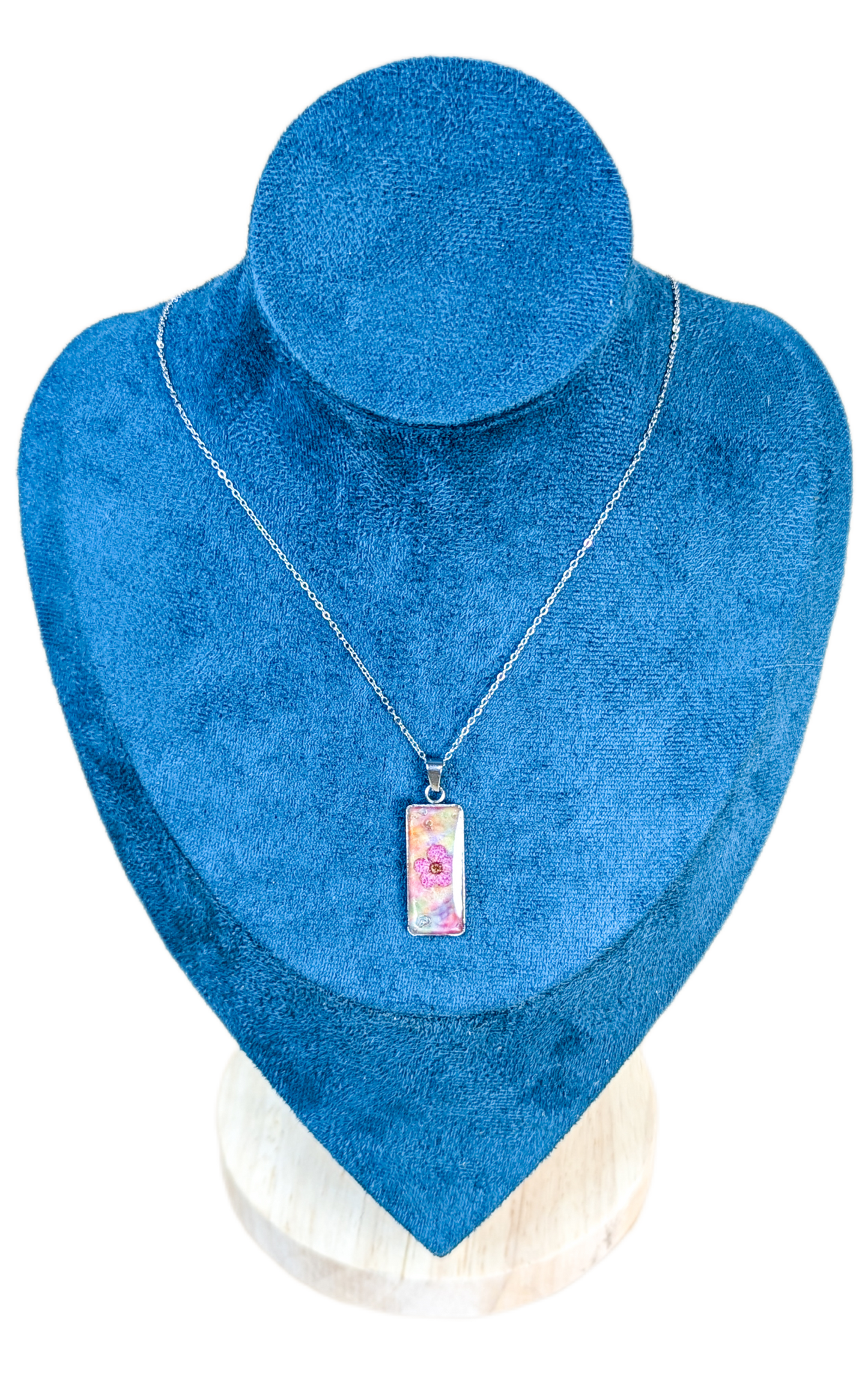 Collier Woodstock sur Aquarelle, pause salle de bain du matin