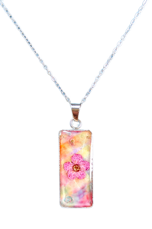 Collier Woodstock sur Aquarelle, pause salle de bain du matin